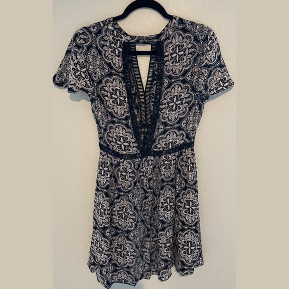 Volcom Black an White Floral Mini Dress S - Picture 2 of 5
